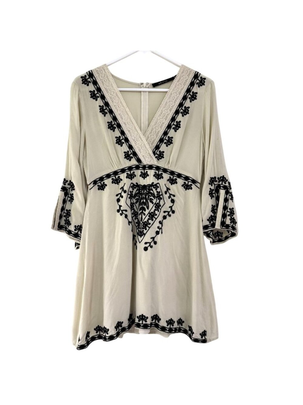 Ark & Co Embroidered Boho Mini Dress Cream Black Bell Sleeve Crochet Trim M